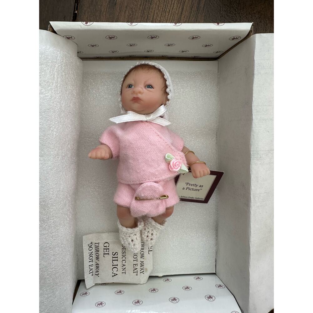 Ashton Drake 'Pretty as a Picture' "Sweet As You Please" Mini Collection Doll